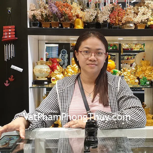 Chị Tố Uyên - khách hàng mua tỳ hưu hắc ngà M017