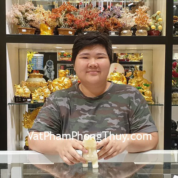 Chị Mai Oanh - khách hàng mua tỳ hưu bắc kinh xanh trung BKX-M