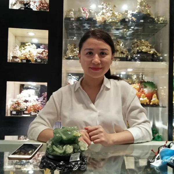 Chị Trang - Khách hàng mua Thiềm thừ xanh ngọc trên bụi sen xanh LN101.