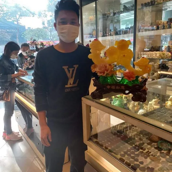 Anh Vũ - Khách hàng mua Song tiên heo vàng ngọc trên như ý vàng mẫu đơn đỏ LN013.