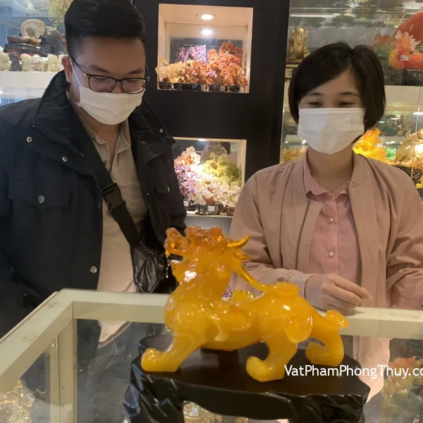 Chị Mỹ - Khách hàng mua Cặp tỳ hưu ngọc vàng cam đế gỗ lớn - Như Ý Bích Tà LN050.