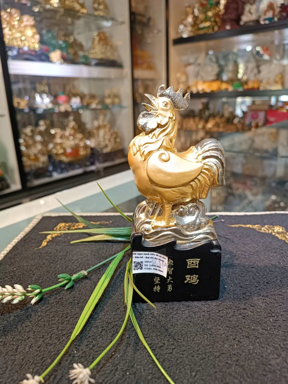 Gà ngọc xanh trên đế đá đen - Dậu kê - Đại chí đại dũng - Chính nghĩa kiên trì G081A