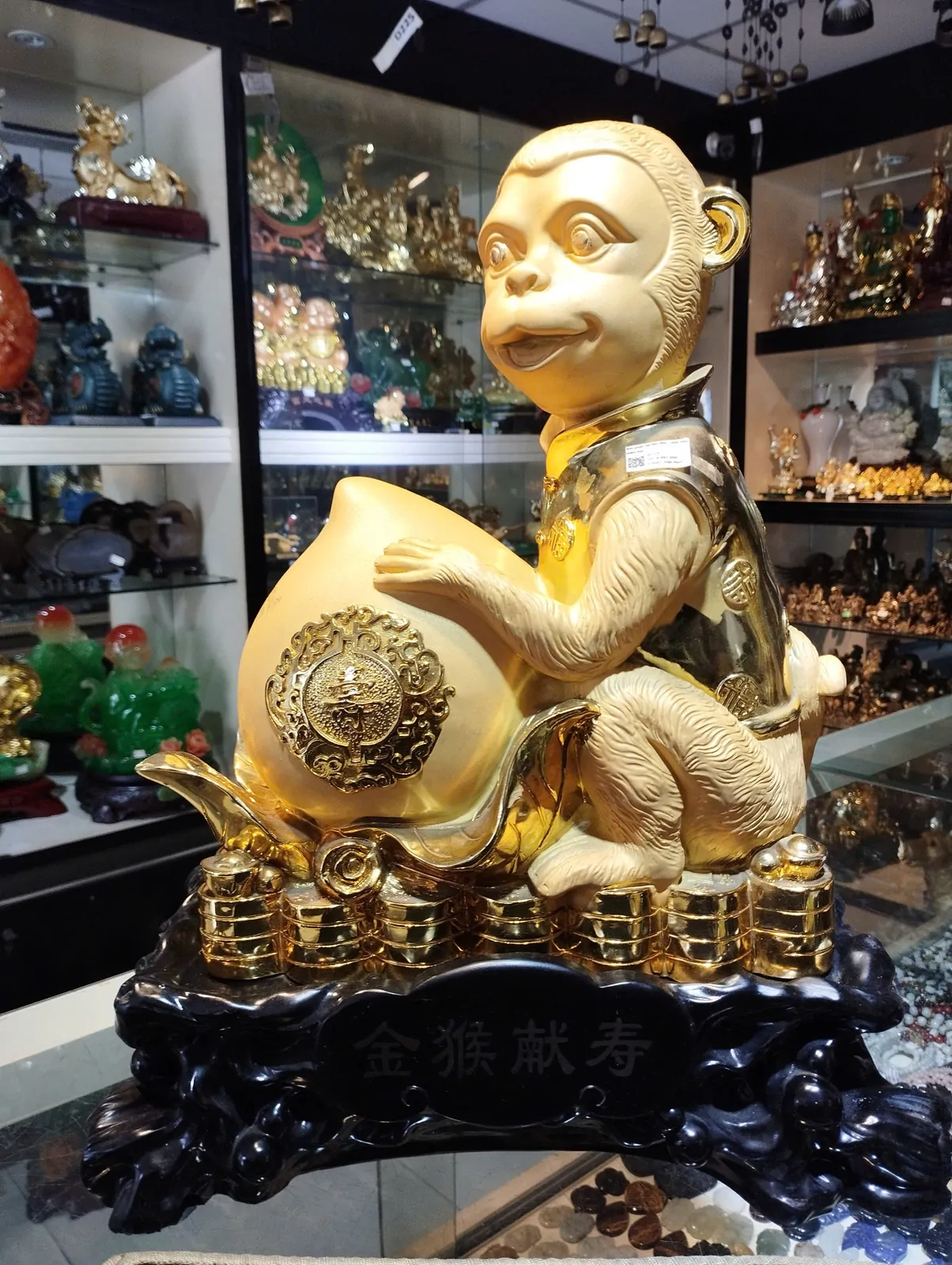 Khỉ phát tài ôm đào - kim hầu hiến thọ K011M