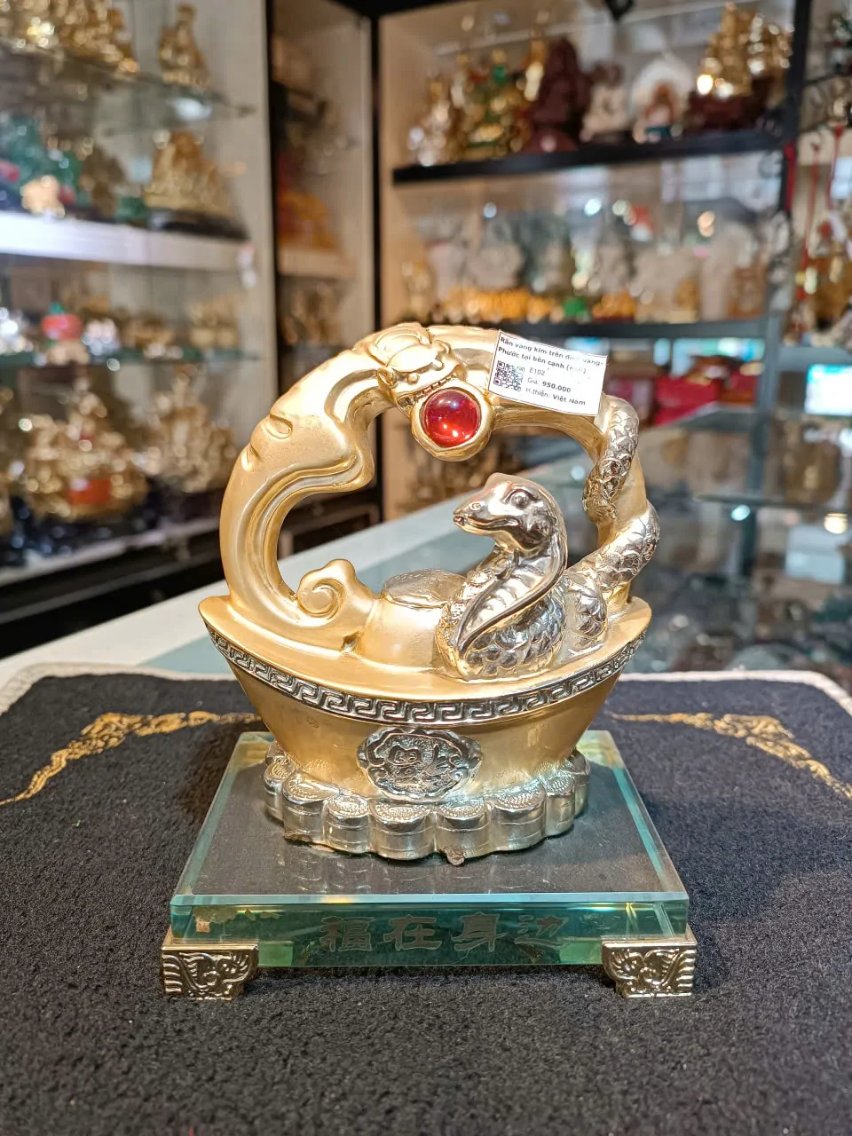Rắn vàng kim trên đỉnh vàng- Phước tại bên cạnh (nhỏ) E102