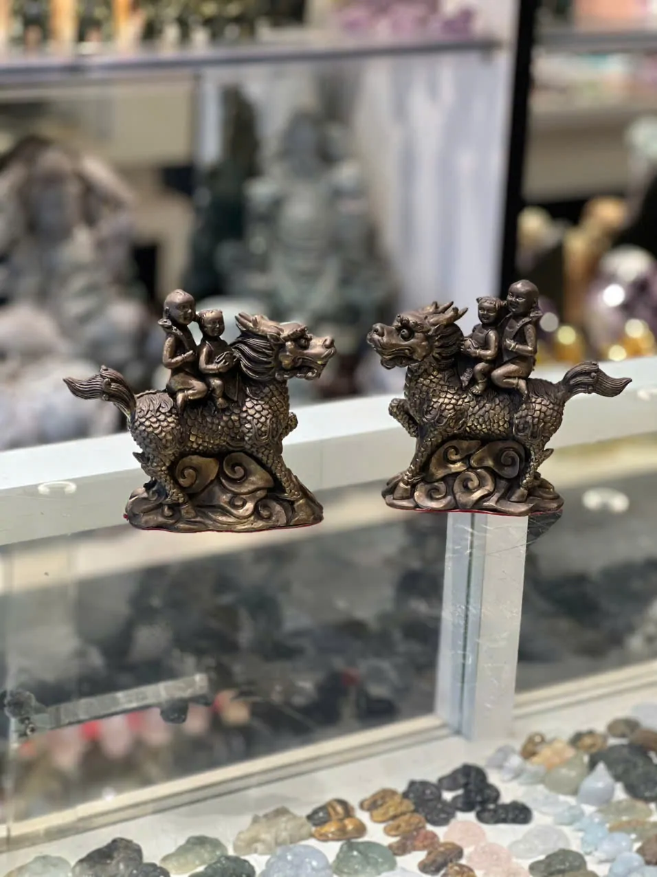 Kỳ lân cõng con (Đồng tử cưỡi kỳ lân) D203
