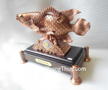 Cá kim long màu đồng, đế gỗ 4 chân- Chiêu tài kim long E201
