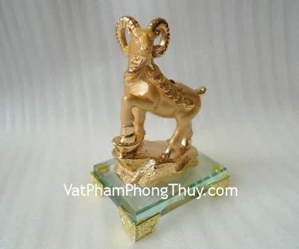 Dê vàng trên tảng đá tiền, thủy tinh - danh dương kỳ phước FH075G