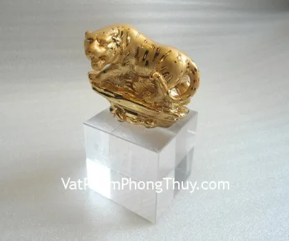 Hổ trên đế thủy tinh C147