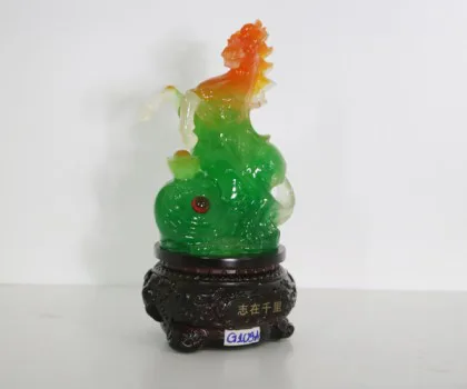 Ngựa ngọc xanh trên như ý xanh đế gỗ tròn - Chí tại thiên lý G109A