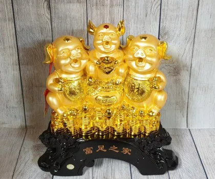 Tam tiên heo vàng trên đống tiền vàng đế gỗ - Phú Túc Chi Gia FLN028
