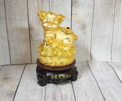 Vua heo vàng trên túi tiền vàng lớn đế gỗ xoay - Phú Túc Chiêu Tài LN032