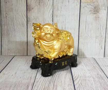 Vua heo vàng cầm gậy như ý vàng đế gỗ - Phú Túc LN036