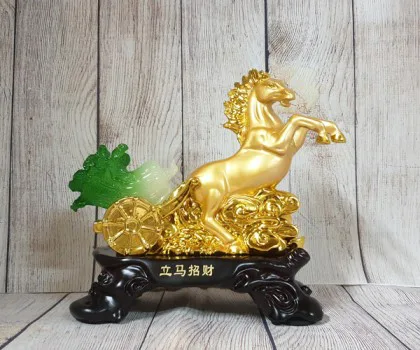 Thần ngựa vàng kéo xe vàng bắp cải ngọc xanh cưỡi mây vàng - Mã Thượng Phát Tài LN131