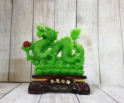 Thần rồng xanh ngọc cầm hồng ngọc trên đống kim nguyên bảo đế gỗ - Sanh Ý Hưng Long LN154