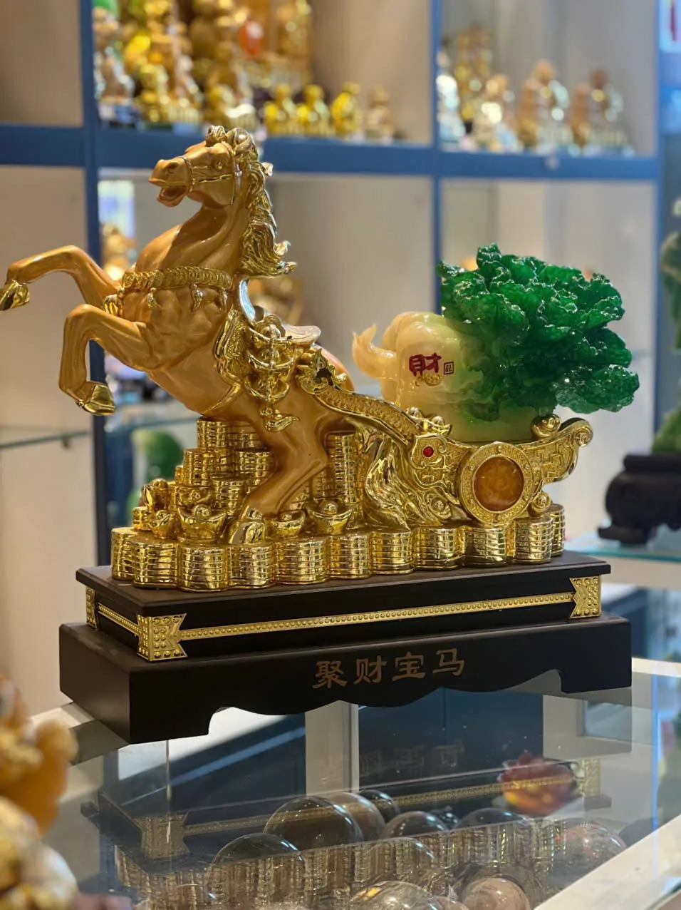 Thần ngựa vàng khủng kéo xe cải xanh trên đống tiền vàng - Tụ Tài Bảo Mã LN120