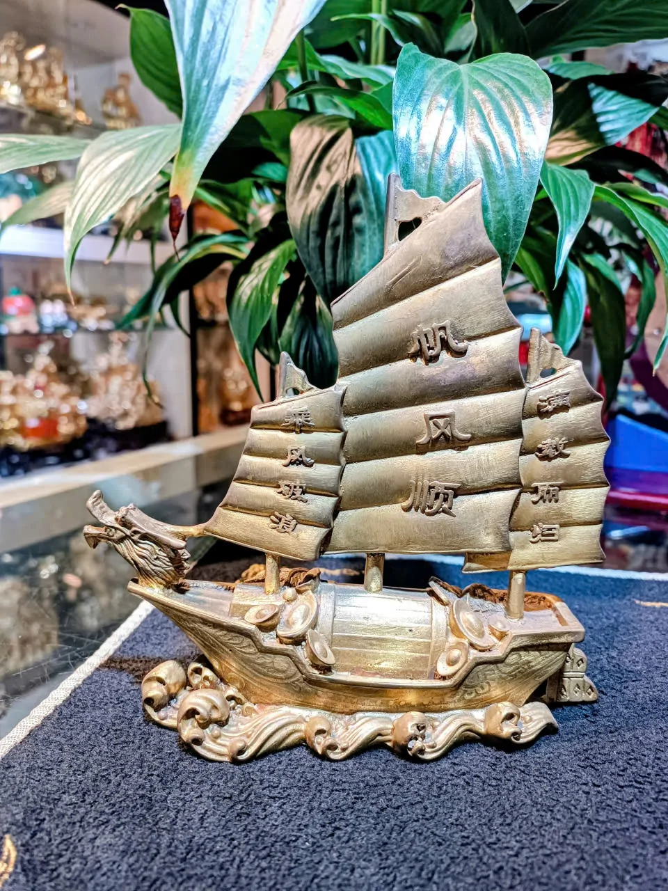 Thuyền buồm đồng lớn D133