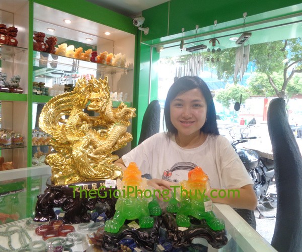 Chị Lan Anh - khách hàng mua tượng Long Phụng FH320G  và Tượng Tỳ Hưu Chiêu Tài FH116G