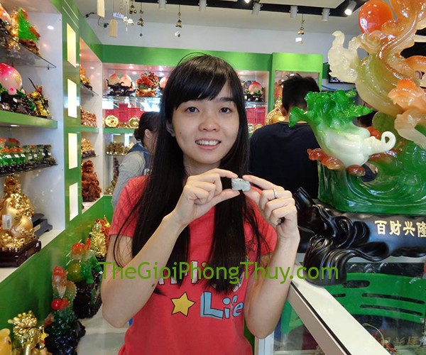 Chị Hoàng Hà Nhi - Khách hàng sở hữu Tỳ Hưu đá quý may mắn FS689