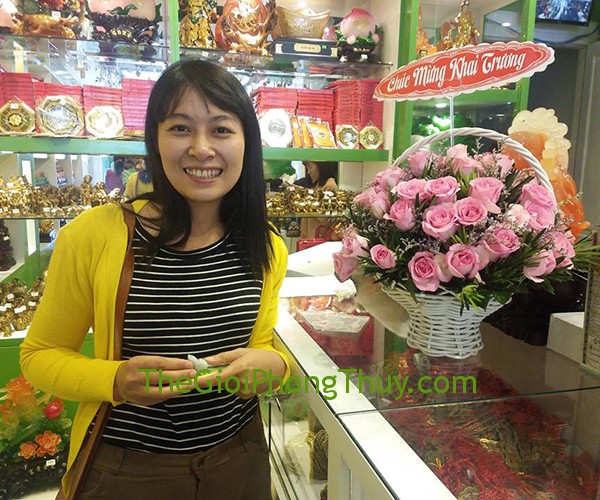 Chị Nguyễn Anh Thư - Khách hàng sở hữu Tỳ Hưu đá quý may mắn FS689