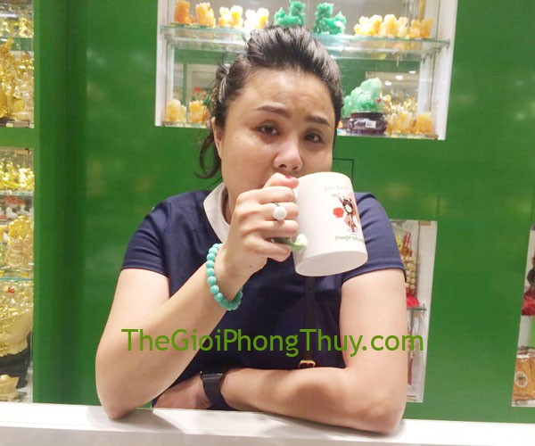 Chị Anh-Khách hàng mua Uyên ương đá dạ quang FGM122 và Trụ thạch anh vàng non FGM053-F3-896.
