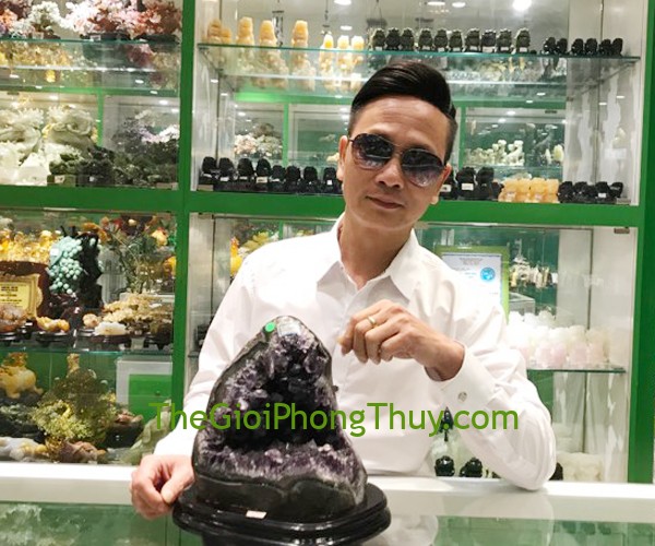 Anh Hải-Khách hàng mua Hang thạch anh tím Braxin FHTA13-F3-27056.