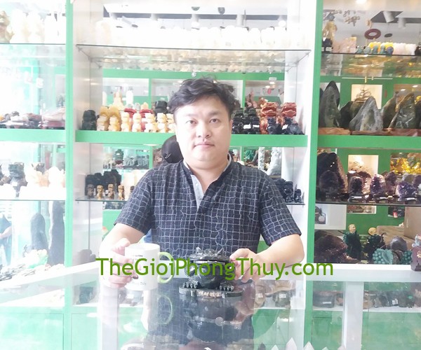 Chồng Chị Trang - Khách hàng mua Thiềm thừ lam ngọc trung FGM023