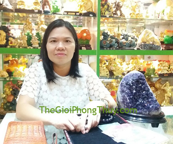 Chị Đệ - Khách hàng mua Bông Thạch Anh Tím FH089-23044, Chuỗi ruby đỏ tròn FS6391-18019, Rồng cẩm thạch nằm lớn FN076 và Quả Cầu Thạch Anh Hồng FM181-F1-9208