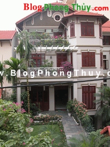 Sân trong vườn