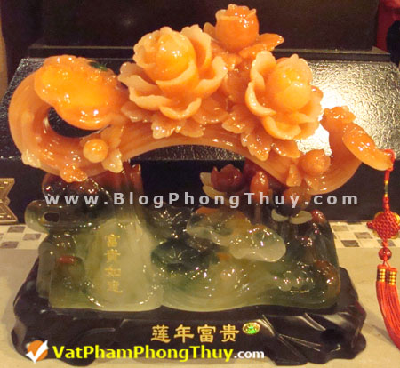 Giỏ hoa mẫu đơn và gậy như ý - vatphamphongthuy.com