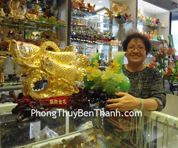 Cô Kim Lệ - khách hàng mua Kim long vàng A191 và bình mẫu đơn E157
