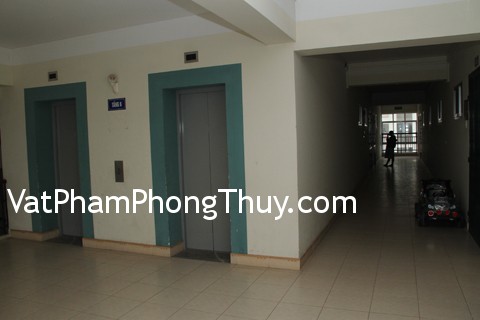 Cầu thang của căn hộ chung cư