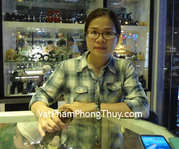 Chị Trang - khách hàng mua quả cầu hồng lục bảo và ve ngọc Phỉ thúy