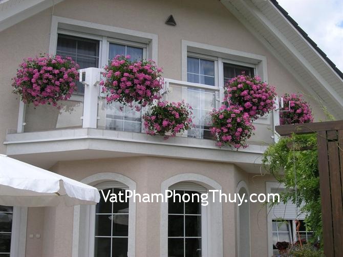 Ban công quay hướng đông và nam là tốt nhất