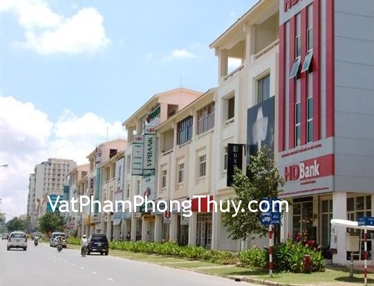 Phong thủy lắp đặt cửa cho nhà ống