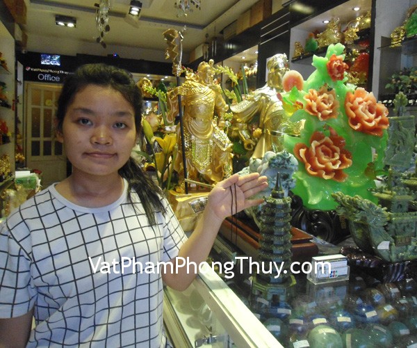 Bạn Ngân - khách hàng mua tháp văn xương lam ngọc H063 và ve ngọc xanh nhỏ S5146