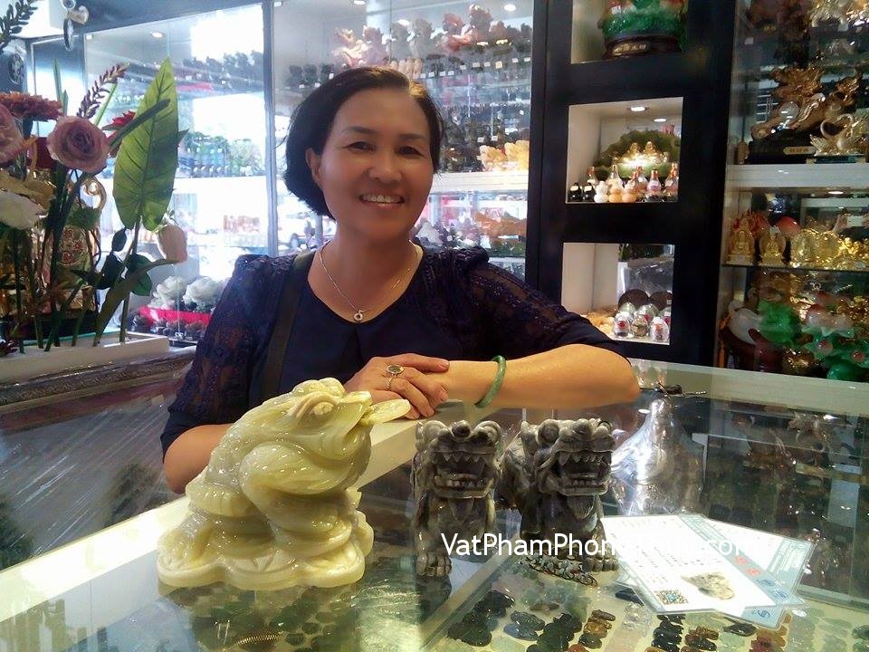 Cô Vân Anh - khách hàng mua Tỳ Hưu Phỉ Thúy THT14 và Thiềm Thừ Cẩm Thạch CTT-M
