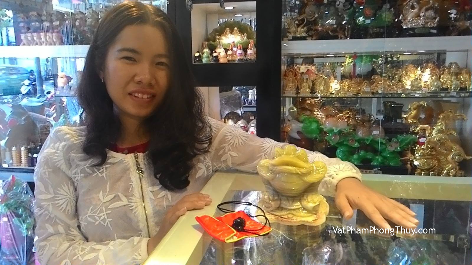 Chị Hương - khách hàng mua Thiềm Thừ Cẩm Thạch CTT-M và Tỳ Hưu đeo cổ S933