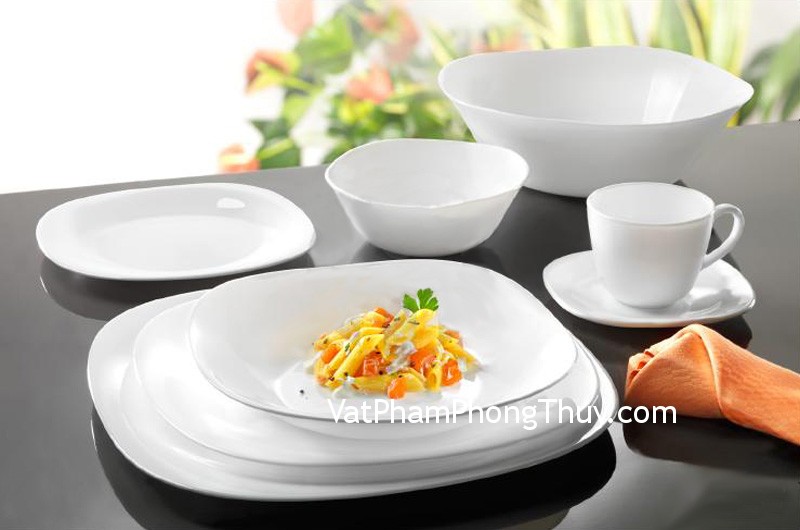 Ảnh hưởng phong thủy của hình dáng và màu sắc đĩa ăn đến sức khỏe