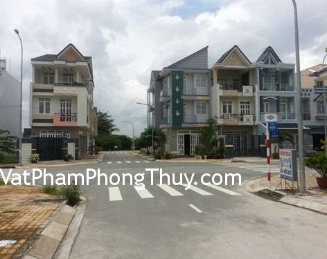 Nhà ở ngã ba đường là tốt hay xấu ?