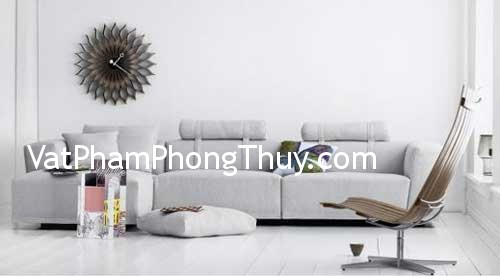 Treo đồng hồ ở phía trên ghế sofa khiến người ngồi dưới dễ sinh bệnh