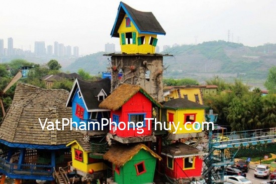 Nhà nổi bật giữa khu phố gây hao tài