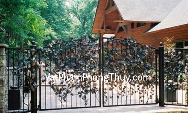 Bố trí cổng nhà tránh trực xung