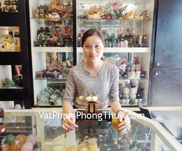 Chị Vân - khách hàng mua Gậy như ý hợp kim đào bạch ngọc G131A