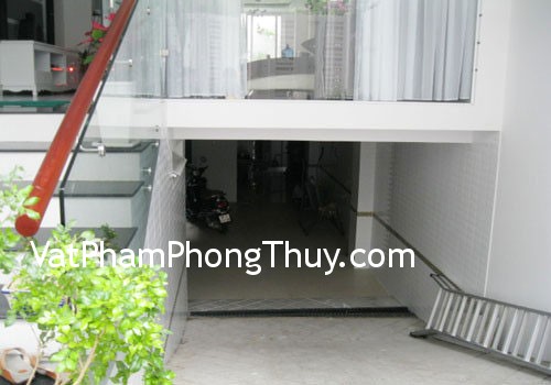 Cách hóa giải đơn giản cho những kiểu nhà gây hao tài trong phong thủy