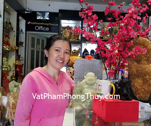 Cô Châu - khách hàng mua tỳ hưu bắc kinh đen trung BKD-M