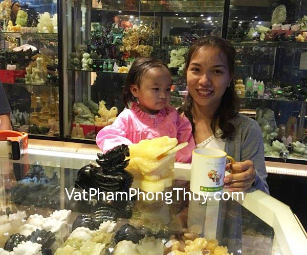 Vợ chồng Anh Phong - Khách hàng mua Tỳ hưu hắc ngà GM008 và Thiềm thừ hoàng long GM021