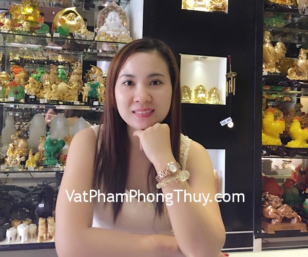 Chị Kim Dung- khách hàng mua chuỗi thạch anh vàng trong A Uruguay S6224-S5-1814 và tỳ hưu thạch anh vàng vảy rồng S764