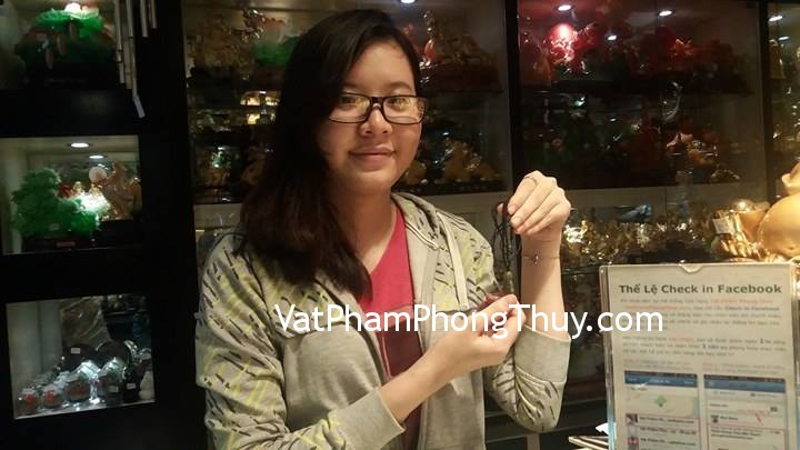 Chị Huế - khách hàng mua mặt phật quan âm phỉ thúy xanh đậm nhỏ S6328