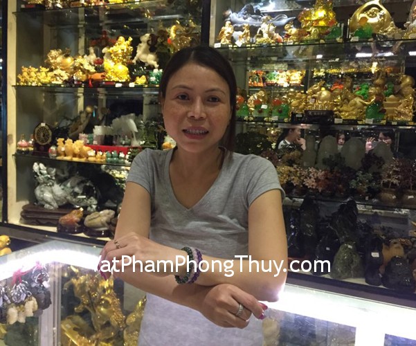 Chị Hồng- khách hàng mua chuỗi phỉ thúy xxanh đậm A+ 8 li S6398