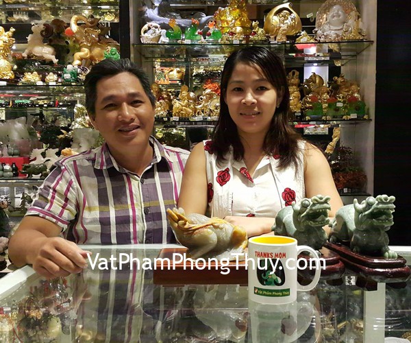 Anh Hùng và Chị Linh - khách hàng mua cặp tỳ hưu ngọc phỉ thúy NS103 và thiềm thừ hoàng long tam thể TT-HL-15405